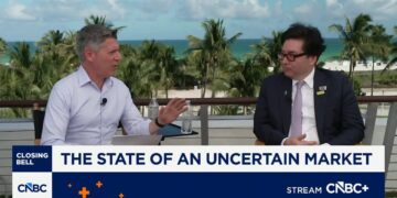 Tom Lee: Markets Will Move Higher in March But Bear Market Will Hit Later in the Year